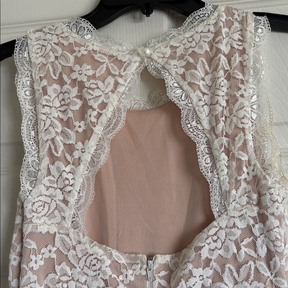 Windsor Lace Prom Dress in Cream - Picture 5 of 6